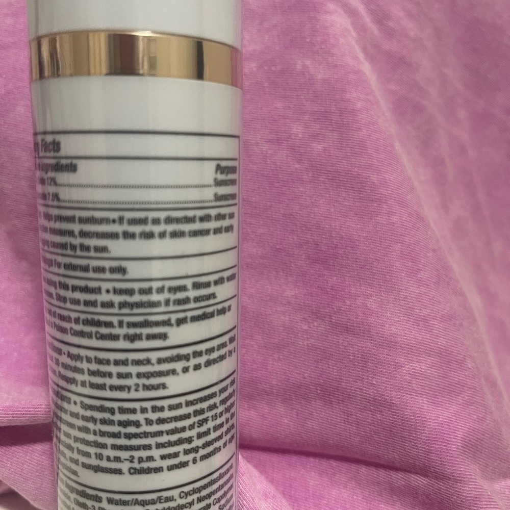 Universal Tinted Moisturizer SPF46 - - Picture 3 of 4